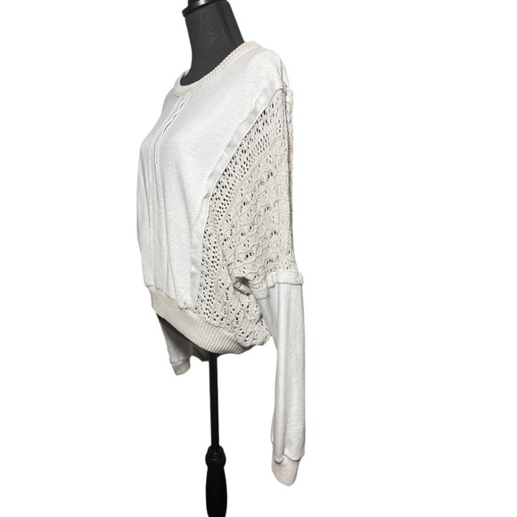 Altar’d State solid cut-out Pullover Sweatshirt Size Medium - Picture 5 of 8